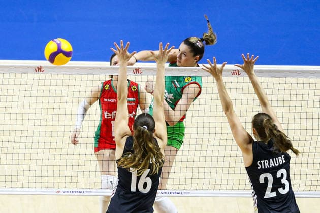 Bulgaria v Germany - Women s Volleyball Nations League BELGRADE, SERBIA - JULY 12: Anastasia Cekulaev (16) and Sarah Straube (23) of Germany in action during the 2026 FIVB Volleyball Women s Nations League match between Bulgaria and Germany in Belgrade, Serbia, on July 12, 2026. Filip Stevanovic Anadolu Belgrade Serbia. Editorial use only. Please get in touch for any other usage.  Copyright: x2026xAnadoluxFilipxStevanovicx