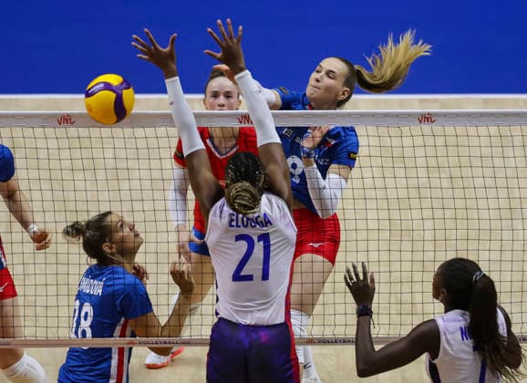WomenÕs Volleyball Nations League - Belgrade 2026 Czech Republic s Ela Koulisiani spikes the ball against France s Eva Elouga during the WomenÕs Volleyball Nations League Pool 7 match between France and Czech Republic at Belgrade Arena on July 12, 2026 in Belgrade, Serbia. Belgrade Serbia Copyright: xSrdjanxStevanovicx x