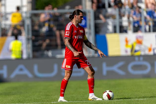 GER, Jena, Fussball, Testspiel, FC Carl-Zeiss Jena vs. 1. FC Union Berlin im Bild v.l.: Christopher Trimmel (1. FC Union Berlin 28), Aktion mit Ball 12.07.2026, Ernst-Abbe Sportfeld Jena DFB REGULATIONS PROHIBIT ANY USE OF PHOTOGRAPHS AS IMAGE SEQUENCES AND OR QUASI-VIDEO, *** GER, Jena, Soccer, Friendly Match, FC Carl Zeiss Jena vs. 1. FC Union Berlin (pictured, from left): Christopher Trimmel, 1. FC Union Berlin, 28, in action with the ball, July 12, 2026, Ernst Abbe Sportfeld, Jena. DFB regulations prohibit any use of photographs as image sequences and or quasi-video, Copyright: HMBxMedia PaulxFritz