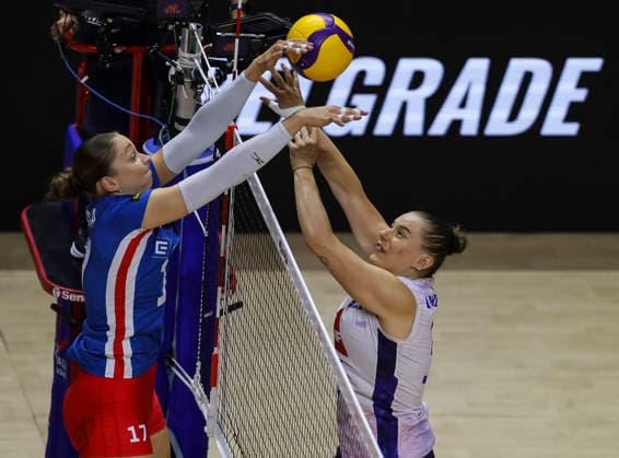 WomenÕs Volleyball Nations League - Belgrade 2026 Czech Republic s Magdalena Bukovska competes for the ball against France s Enora Danard-Selosse during the WomenÕs Volleyball Nations League Pool 7 match between France and Czech Republic at Belgrade Arena on July 12, 2026 in Belgrade, Serbia. Belgrade Serbia Copyright: xSrdjanxStevanovicx x