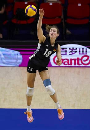 WomenÕs Volleyball Nations League - Belgrade 2026 Germany s Leana Grozer serves the ball during the WomenÕs Volleyball Nations League Pool 7 match between Germany and Bulgaria at Belgrade Arena on July 12, 2026 in Belgrade, Serbia. Belgrade Serbia Copyright: xSrdjanxStevanovicx x