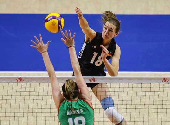 WomenÕs Volleyball Nations League - Belgrade 2026 Germany s Leana Grozer spikes the ball against Bulgaria s Darina Naneva during the WomenÕs Volleyball Nations League Pool 7 match between Germany and Bulgaria at Belgrade Arena on July 12, 2026 in Belgrade, Serbia. Belgrade Serbia Copyright: xSrdjanxStevanovicx x