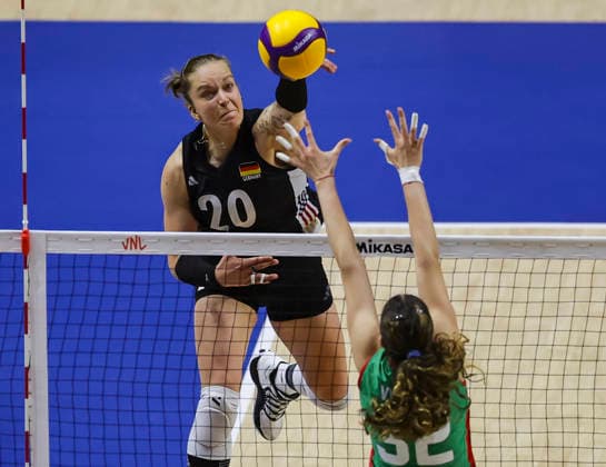 WomenÕs Volleyball Nations League - Belgrade 2026 Germany s Lena Kindermann spikes the ball against Bulgaria s Kalina Veneva during the WomenÕs Volleyball Nations League Pool 7 match between Germany and Bulgaria at Belgrade Arena on July 12, 2026 in Belgrade, Serbia. Belgrade Serbia Copyright: xSrdjanxStevanovicx x