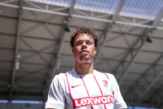 Derry Scherhant (SC Freiburg, 07) , Deutschland, Fussball, 1. Bundesliga, 2026 2027, SC Freiburg, Öffentliches Training, 12.07.2026, Europa-Park Stadion, Freiburg Freiburg Europa-Park Stadion Baden-Württemberg Deutschland *** Derry Scherhant, SC Freiburg, 07, Germany, Soccer, Bundesliga 1, 2026–2027, SC Freiburg, Open Practice, July 12, 2026, Europa-Park Stadium, Freiburg, Freiburg, Europa-Park Stadium, Baden-Württemberg, Germany Copyright: xArnexAmbergx