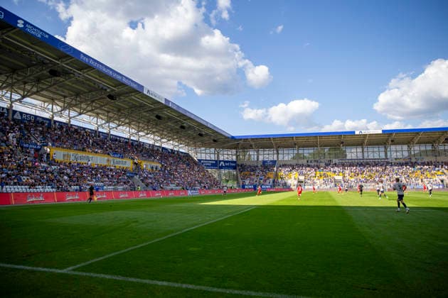 GER, Jena, Fussball, Testspiel, FC Carl-Zeiss Jena vs. 1. FC Union Berlin im Bild v.l.: Ernst Abbe Sportfeld waehrend des Spiels, Totale , Zuschauer auf den Raengen 12.07.2026, Ernst-Abbe Sportfeld Jena DFB REGULATIONS PROHIBIT ANY USE OF PHOTOGRAPHS AS IMAGE SEQUENCES AND OR QUASI-VIDEO, *** GER, Jena, Soccer, Friendly Match, FC Carl Zeiss Jena vs. 1. FC Union Berlin; photo (from left): Ernst Abbe Sportfeld during the match, wide shot, spectators in the stands, July 12, 2026, Ernst Abbe Sportfeld, Jena. DFB regulations prohibit any use of photographs as image sequences and or quasi-video, Copyright: HMBxMedia PaulxFritz