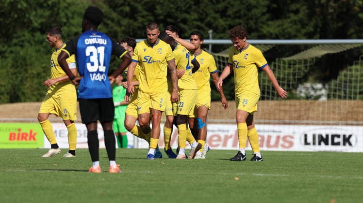 12.07.2026, xrekx, Fussball Testspiel, SV Oberachern - 1.FC Saarbruecken v.l. Torjubel nach dem Tor zum celebrating the goal celebrate 1:1 durch Marvin Benefo (SV Oberachern) (DFL DFB REGULATIONS PROHIBIT ANY USE OF PHOTOGRAPHS as IMAGE SEQUENCES and or QUASI-VIDEO) Oberkirch *** July 12, 2026, xrekx, Soccer Friendly Match, SV Oberachern 1 FC Saarbrücken v l Goal celebration after Marvin Benefo scored the 1-1 goal for SV Oberachern DFL DFB REGULATIONS PROHIBIT ANY USE OF PHOTOGRAPHS as IMAGE SEQUENCES and or QUASI-VIDEO Oberkirch