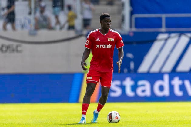 GER, Jena, Fussball, Testspiel, FC Carl-Zeiss Jena vs. 1. FC Union Berlin im Bild v.l.: Oluwaseun Ogbemudia (1. FC Union Berlin 41), Aktion mit Ball 12.07.2026, Ernst-Abbe Sportfeld Jena DFB REGULATIONS PROHIBIT ANY USE OF PHOTOGRAPHS AS IMAGE SEQUENCES AND OR QUASI-VIDEO, *** GER, Jena, Soccer, Friendly Match, FC Carl Zeiss Jena vs. 1. FC Union Berlin (pictured, from left): Oluwaseun Ogbemudia (1. FC Union Berlin, 41), in action with the ball, July 12, 2026, Ernst Abbe Sportfeld, Jena. DFB regulations prohibit any use of photographs as image sequences and or quasi-video, Copyright: HMBxMedia PaulxFritz