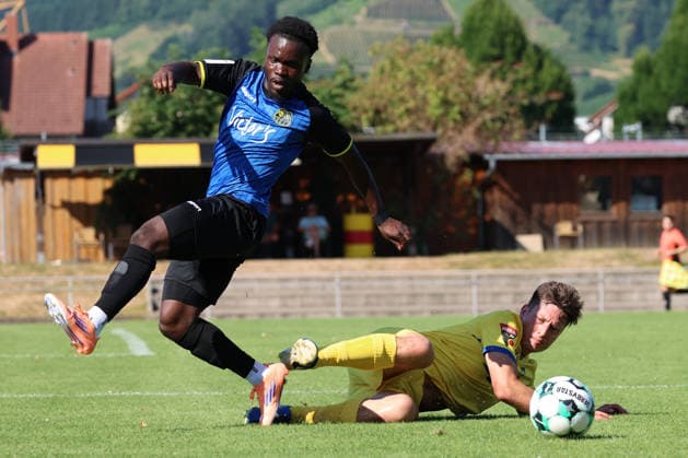 12.07.2026, xrekx, Fussball Testspiel, SV Oberachern - 1.FC Saarbruecken v.l. Kelsey Owusu (1.FC Saarbruecken) (DFL DFB REGULATIONS PROHIBIT ANY USE OF PHOTOGRAPHS as IMAGE SEQUENCES and or QUASI-VIDEO) Oberkirch *** July 12, 2026, xrekx, soccer exhibition match, SV Oberachern vs. FC Saarbrücken, left: Kelsey Owusu, FC Saarbrücken. DFL and DFB regulations prohibit any use of photographs as image sequences and or quasi-video. Oberkirch
