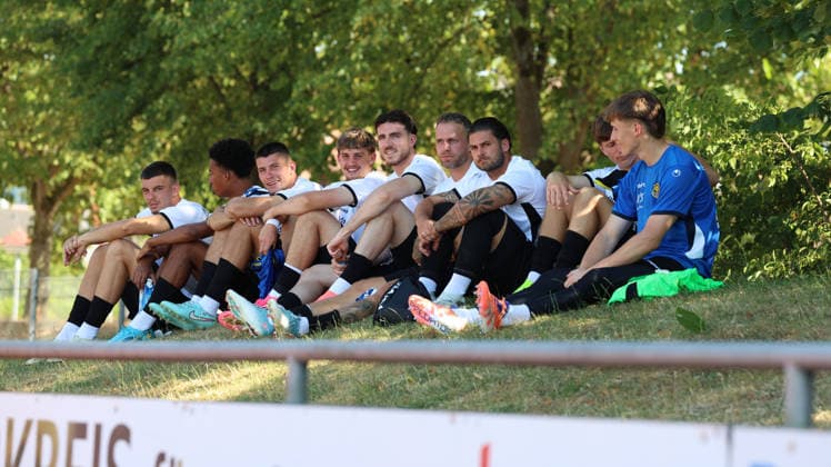 12.07.2026, xrekx, Fussball Testspiel, SV Oberachern - 1.FC Saarbruecken v.l. FCS Mannschaft zweite Halbzeit (DFL DFB REGULATIONS PROHIBIT ANY USE OF PHOTOGRAPHS as IMAGE SEQUENCES and or QUASI-VIDEO) Oberkirch *** July 12, 2026, xrekx, soccer exhibition match, SV Oberachern vs. FC Saarbrücken, FCS team, second half, DFL, DFB. REGULATIONS PROHIBIT ANY USE OF PHOTOGRAPHS AS IMAGE SEQUENCES AND OR QUASI-VIDEO, Oberkirch