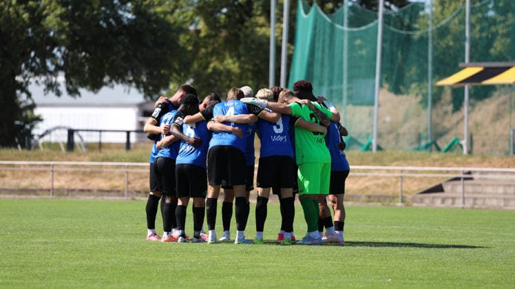 12.07.2026, xrekx, Fussball Testspiel, SV Oberachern - 1.FC Saarbruecken v.l. Teamkreis FC Saarbruecken (DFL DFB REGULATIONS PROHIBIT ANY USE OF PHOTOGRAPHS as IMAGE SEQUENCES and or QUASI-VIDEO) Oberkirch *** July 12, 2026, xrekx, soccer exhibition match, SV Oberachern vs. FC Saarbrücken v l Teamkreis FC Saarbrücken DFL DFB REGULATIONS PROHIBIT ANY USE OF PHOTOGRAPHS as IMAGE SEQUENCES and or QUASI-VIDEO Oberkirch