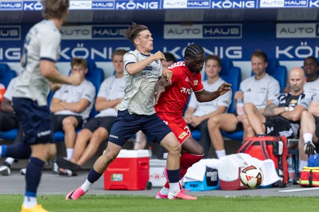 GER, Jena, Fussball, Testspiel, FC Carl-Zeiss Jena vs. 1. FC Union Berlin im Bild v.l.: Tristan Teuber (FC Carl-Zeiss Jena 20), Derrick Koehn (1. FC Union Berlin 39), Zweikampf 12.07.2026, Ernst-Abbe Sportfeld Jena DFB REGULATIONS PROHIBIT ANY USE OF PHOTOGRAPHS AS IMAGE SEQUENCES AND OR QUASI-VIDEO, *** GER, Jena, Soccer, Friendly Match, FC Carl Zeiss Jena vs. 1. FC Union Berlin (pictured, from left): Tristan Teuber (FC Carl Zeiss Jena, 20), Derrick Koehn (1. FC Union Berlin, 39), tackle, July 12, 2026, Ernst Abbe Sportfeld, Jena. DFB regulations prohibit any use of photographs as image sequences and or quasi-video, Copyright: HMBxMedia PaulxFritz