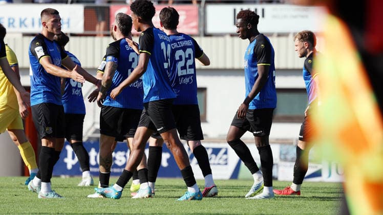 12.07.2026, xrekx, Fussball Testspiel, SV Oberachern - 1.FC Saarbruecken v.l. Torjubel nach dem Tor zum celebrating the goal celebrate 1:2 durch Zac Shuaib (1. FC Saarbruecken) (DFL DFB REGULATIONS PROHIBIT ANY USE OF PHOTOGRAPHS as IMAGE SEQUENCES and or QUASI-VIDEO) Oberkirch *** July 12, 2026, xrekx, Soccer Friendly Match, SV Oberachern 1 FC Saarbrücken v l Goal celebration after Zac Shuaib scored the 1-2 goal for FC Saarbrücken DFL DFB REGULATIONS PROHIBIT ANY USE OF PHOTOGRAPHS as IMAGE SEQUENCES and or QUASI-VIDEO OberKirch