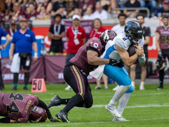 97 Jason Chikere (Defensive Tackle) Rhein Fire tackle 8 Jameson Wang (Quarterback) Panthers Wroclaw Rhein Fire vs Panthers Wroclaw, American Football, American Football League Europe, Week 8, 2026, 12.07.2026, Duisburg Schauinsland-Reisen-Arena Germany Copyright: xFootxBowl ChristopherxMettkenx