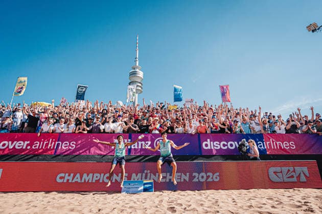 Beachvolleyball Männer Allianz German Beach Tour 2026 Tourstop München 12.07.2026 v.l. Joadel Genevieve-Gardoque (Frankreich) und Elouan Chouikh-Barbez (Frankreich) gewinnen das Turnier und jubeln mit den Pokalen München Zentraler Hochschulsport: Beach- Bayern Deutschland *** Men s Beach Volleyball: Allianz German Beach Tour 2026, Munich Stop, July 12, 2026. From left: Joadel Genevieve Gardoque (France) and Elouan Chouikh Barbez (France) win the tournament and celebrate with their trophies. Munich Central University Sports, Beach Bayern, Germany