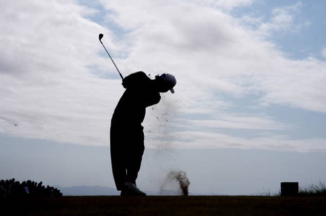 Min Woo Lee plays his tee shot at the 5th hole. Genesis Scottish Open, Golf, The Renaissance Club, North Berwick, Scotland, UK - 12 Jul 2026North Berwick The Renaissance Club Scotland United Kingdom  Copyright: xShutterstockx 16984083ce