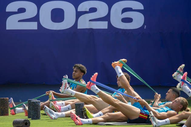 Spanish national soccer team forward Lamine Yamal (L) during the trainning at the Cotton Bowl stadium in Boston, United States, 12 July 2026. Spain s trainning !ACHTUNG: NUR REDAKTIONELLE NUTZUNG!  Copyright: xLavandeirax GRAF5341 20260712-55020876462_1