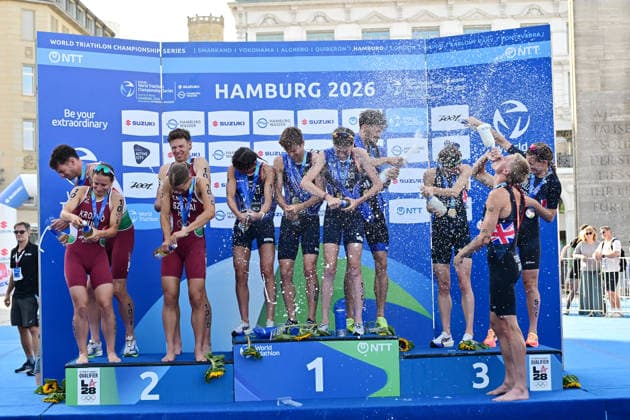 12.07.2026, GER, Triathlon, Hamburg Wasser World Triathlon, Elite Mixed Relay,Hamburg Siegerehrung Zweitplatzierte Marta Kropko (HUN), Mark Devay (HUN) Fanni Szalai (HUN) und CSongur Lehmann (HUN) Siegerteam Leonie Periault (FRA), Tom Richard (FRA), Emma Lombardi (FRA) und Dorian Coninx (FRA) Drittplatzierte Beth Potter (GBR), Max Stapley (GBR) und Jess Fullagar (GBR) Die Sieger jubeln mit den anderen mit Sekt *** July 12, 2026, GER, Triathlon, Hamburg Wasser World Triathlon, Elite Mixed Relay, Hamburg Award Ceremony: Second place: Marta Kropko HUN, Mark Devay HUN, Fanni Szalai HUN, and CSongur Lehmann HUN; Winning team: Leonie Periault FRA, Tom Richard (FRA), Emma Lombardi (FRA), and Dorian Coninx (FRA); third-place finishers: Beth Potter (GBR), Max Stapley (GBR), and Jess Fullagar (GBR); the winners celebrate with the others with champagne nordphotoxGmbH xWitke nph00002