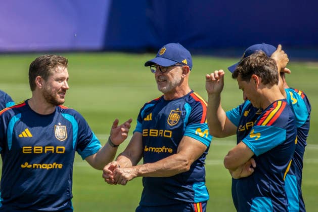 Spanish national soccer team head coach Luis de la Fuente (C) during the trainning session at the Cotton Bowl stadium in Boston, United States, 12 July 2026. Spain s trainning !ACHTUNG: NUR REDAKTIONELLE NUTZUNG!  Copyright: xLavandeirax GRAF5344 20260712-55020876512_1