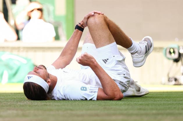 Alexander Zverev falls during the Men s Singles final Wimbledon Tennis Championships, Day 14, The All England Lawn Tennis and Croquet Club, London, UK - 12 Jul 2026London The All England Lawn Tennis and United Kingdom  Copyright: xJamesxMarsh Shutterstockx 16981035gl