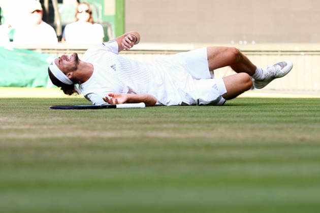 Alexander Zverev falls during the Men s Singles final Wimbledon Tennis Championships, Day 14, The All England Lawn Tennis and Croquet Club, London, UK - 12 Jul 2026London The All England Lawn Tennis and United Kingdom  Copyright: xJamesxMarsh Shutterstockx 16981035gn
