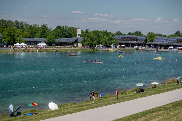 Die Boote mit den Nationalteams der Premier Woman machen sich fuer den Start des 2000 Meter - Rennens bereit GER, Drachenboot - Europameisterschaften Muenchen - Oberschleissheim, 12.07.2026 Foto: HMB Media Heike Feiner *** The boats carrying the Premier Woman national teams are getting ready for the start of the 2,000-meter race. GER, European Dragon Boat Championships, Munich-Oberschleissheim, July 12, 2026. Photo: HMB Media, Heike Feiner Copyright: HMBxMedia HeikexFeiner