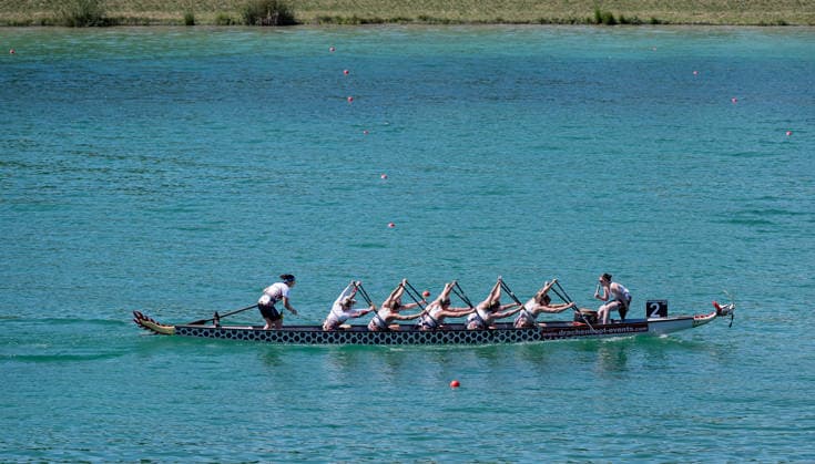 Das deutsche Boot im 2000 Meter - Rennen in der Klasse Premier Woman GER, Drachenboot - Europameisterschaften Muenchen - Oberschleissheim, 12.07.2026 Foto: HMB Media Heike Feiner *** The German boat in the 2,000-meter race in the Premier Woman GER class at the European Dragon Boat Championships in Munich-Oberschleissheim, July 12, 2026. Photo: HMB Media, Heike Feiner Copyright: HMBxMedia HeikexFeiner