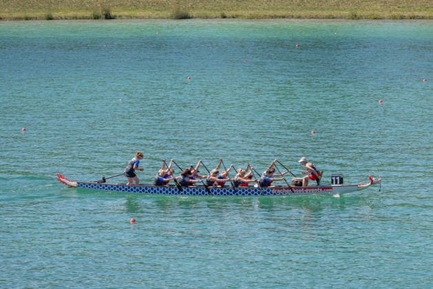Das tschechische Boot im 2000 Meter - Rennen in der Klasse Senior C Woman GER, Drachenboot - Europameisterschaften Muenchen - Oberschleissheim, 12.07.2026 Foto: HMB Media Heike Feiner *** The Czech boat in the 2,000-meter race in the Senior C Women s GER class, European Dragon Boat Championships, Munich-Oberschleissheim, July 12, 2026. Photo: HMB Media, Heike Feiner Copyright: HMBxMedia HeikexFeiner