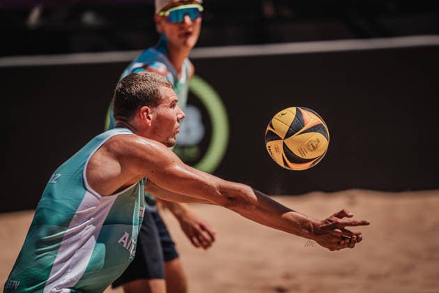 Beachvolleyball Männer Allianz German Beach Tour 2026 Tourstop München 12.07.2026 Kalle Pieper Annahme München Zentraler Hochschulsport: Beach- Bayern Deutschland *** Men s Beach Volleyball Allianz German Beach Tour 2026, Munich Stop, July 12, 2026, Kalle Pieper, Reception, Munich Central University Sports, Beach, Bavaria, Germany