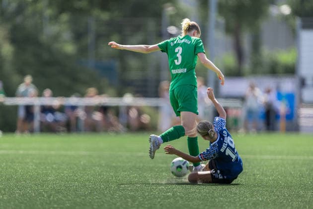 Fußball I Frauen I Freundschaftsspiel I DJK Arminia Ibbenbüren - DSC Arminia Bielefeld I 12.07.2026 Leonie Seeliger (3, DJK Arminia Ibbenbüren) Leonora Ejupi (19, DSC Arminia Bielefeld) Ibbenbüren Sportzentrum Schierloh NRW Deutschland *** Soccer I Women I Friendly Match I DJK Arminia Ibbenbüren vs. DSC Arminia Bielefeld I July 12, 2026 Leonie Seeliger 3, DJK Arminia Ibbenbüren Leonora Ejupi 19, DSC Arminia Bielefeld Ibbenbüren Schierloh Sports Center, North Rhine-Westphalia, Germany Copyright: xLobeca CedricxSiefkerx
