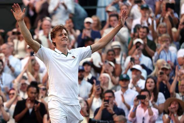Sport Bilder des Tages Jannik Sinner celebrates victory in the Men s Singles final Wimbledon Tennis Championships, Day 14, The All England Lawn Tennis and Croquet Club, London, UK - 12 Jul 2026London The All England Lawn Tennis and United Kingdom  Copyright: xEllaxLing Shutterstockx 16981034dq