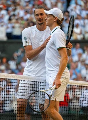 Tennis - Wimbledon Championship 2026 - Day 14 LONDON, ENGLAND - Sunday, July 12, 2026: Jannik Sinner (ITA) (R) with Alexander Zverev (GER) he celebrates winning the Gentlemen s Singles Final match on Day Fourteen of The Championships Wimbledon 2026 at the All England Lawn Tennis and Croquet Club. (Photo by Kirsten Holst Propaganda) LONDON All England Lawn Tennis and Croq GREATER LONDON ENGLAND  Copyright: xKirstenxHolstx 2026-07-12-070-Wimbledon_Day_14