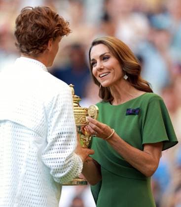 Catherine Princess of Wales presents the winners trophy to Jannik Sinner Wimbledon Tennis Championships, Day 14, The All England Lawn Tennis and Croquet Club, London, UK - 12 Jul 2026London The All England Lawn Tennis and United Kingdom  Copyright: xJamesxMarsh Shutterstockx 16981035iw