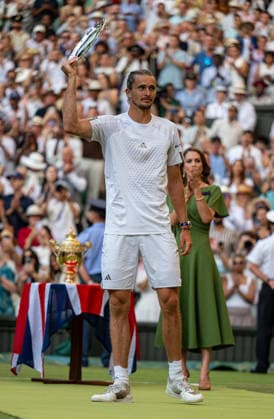Tennis - Wimbledon Championship 2026 - Day 14 LONDON, ENGLAND - Sunday, July 12, 2026: Alexander Zverev (GER) with the runner s-up trophy after losing during the Gentlemen s Singles Final match on Day Fourteen of The Championships Wimbledon 2026 at the All England Lawn Tennis and Croquet Club. (Photo by Kirsten Holst Propaganda) LONDON All England Lawn Tennis and Croq GREATER LONDON ENGLAND  Copyright: xKirstenxHolstx 2026-07-12-075-Wimbledon_Day_14