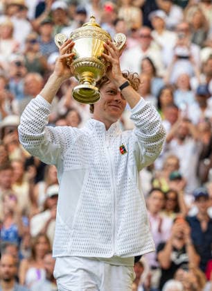 Tennis - Wimbledon Championship 2026 - Day 14 LONDON, ENGLAND - Sunday, July 12, 2026: Jannik Sinner (ITA) celebrates with the trophy after winning the Gentlemen s Singles Final match on Day Fourteen of The Championships Wimbledon 2026 at the All England Lawn Tennis and Croquet Club. (Photo by Kirsten Holst Propaganda) LONDON All England Lawn Tennis and Croq GREATER LONDON ENGLAND  Copyright: xKirstenxHolstx 2026-07-12-080-Wimbledon_Day_14