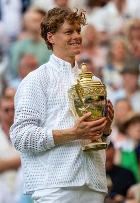 Tennis - Wimbledon Championship 2026 - Day 14 LONDON, ENGLAND - Sunday, July 12, 2026: Jannik Sinner (ITA) celebrates with the trophy after winning the Gentlemen s Singles Final match on Day Fourteen of The Championships Wimbledon 2026 at the All England Lawn Tennis and Croquet Club. (Photo by Kirsten Holst Propaganda) LONDON All England Lawn Tennis and Croq GREATER LONDON ENGLAND  Copyright: xKirstenxHolstx 2026-07-12-082-Wimbledon_Day_14