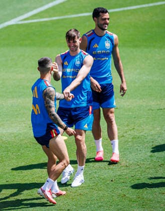 Spain national team, Nationalteam World Cup 12 07 2026 Alejandro Grimaldo of Spain (L) and Fabian Ruiz of Spain (C) and Mikel Merino of Spain (R) during the Spanish national team s training session at Cotton Bowl in Dallas, United States of America on July 12, 2026. Photo (PGS Photo Agency) Dallas usa Copyright: xPGSxPhotoxAgencyx