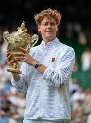Tennis - Wimbledon Championship 2026 - Day 14 LONDON, ENGLAND - Sunday, July 12, 2026: Jannik Sinner (ITA) celebrates with the trophy after winning the Gentlemen s Singles Final match on Day Fourteen of The Championships Wimbledon 2026 at the All England Lawn Tennis and Croquet Club. (Photo by Kirsten Holst Propaganda) LONDON All England Lawn Tennis and Croq GREATER LONDON ENGLAND  Copyright: xKirstenxHolstx 2026-07-12-092-Wimbledon_Day_14