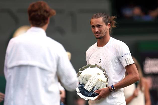 Sport Bilder des Tages Jannik Sinner celebrates victory in the Men s Singles final against Alexander Zverev Wimbledon Tennis Championships, Day 14, The All England Lawn Tennis and Croquet Club, London, UK - 12 Jul 2026London The All England Lawn Tennis and United Kingdom  Copyright: xEllaxLing Shutterstockx 16981034ek