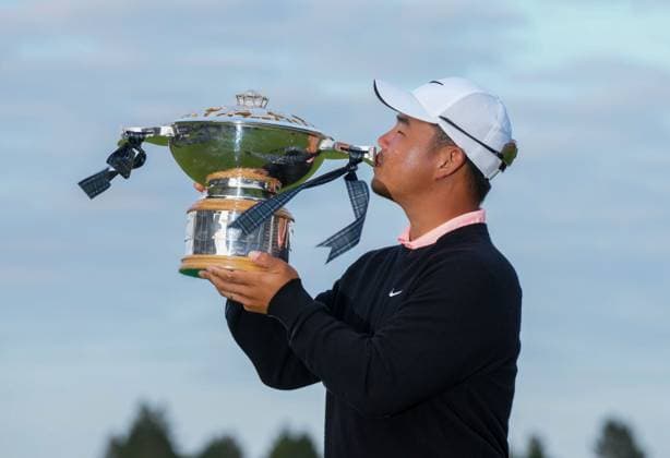 Tom Kim of South Korea lifts the Genesis Scottish Open Golf Winner s Quaich. Genesis Scottish Open, Golf, The Renaissance Club, North Berwick, Scotland, UK - 12 Jul 2026North Berwick The Renaissance Club Scotland United Kingdom  Copyright: xShutterstockx 16984083cx