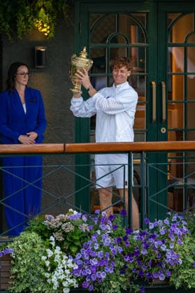 Tennis - Wimbledon Championship 2026 - Day 14 LONDON, ENGLAND - Sunday, July 12, 2026: Jannik Sinner (ITA) celebrates with the trophy on the balcony of the clubhouse after winning the Gentlemen s Singles Final match on Day Fourteen of The Championships Wimbledon 2026 at the All England Lawn Tennis and Croquet Club. (Photo by Kirsten Holst Propaganda) LONDON All England Lawn Tennis and Croq GREATER LONDON ENGLAND  Copyright: xKirstenxHolstx 2026-07-12-098-Wimbledon_Day_14