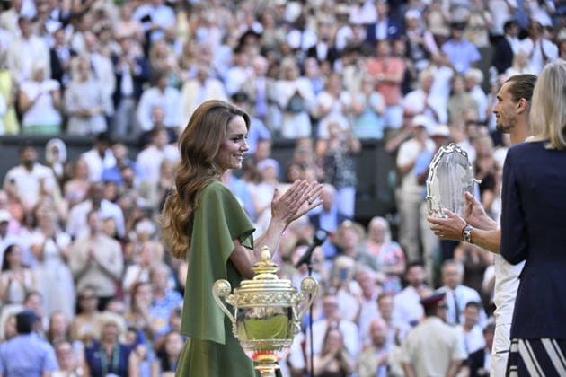 Tennis - Wimbledon 2026 - ITF - The Championships - 12 07 2026 - Tennis - Wimbledon 2026 - ITF - The Championships - 12 07 2026 - Son altesse royal Kate Catherine Princesse de Galles - remise de prix et Royal Box - avec Georges et Charlotte et Le Prince William Prince de Galles London  Copyright: xChryslenexCaillaud Psnewzx