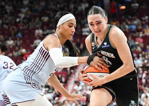 July 12, 2026, Montreal, Pq, Canada: Toronto Tempo s Isabelle Harrison, left, reaches in on New York Liberty s Pauline Astier (18) during second half WNBA, Basketball Damen, USA basketball action in Montreal, on Sunday, July 12, 2026. Canada News - July 12, 2026  - ZUMAc35_ 20260712_zaf_c35_050 Copyright: xGrahamxHughesx