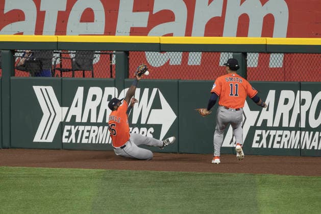 July 12, 2026, Arlington, Texas, USA: Houston Astros center fielder TAYLOR TRAMMELL (26) slides into the right-center field wall attempting to catch a deep fly ball during a MLB, Baseball Herren, USA game between the Houston Astros and Texas Rangers at Globe Life Field. Rangers win 6-5. MLB 2026: Rangers 6:5 Astros  - ZUMAf180 20260712_zsp_f180_011 Copyright: xMarkxFannx