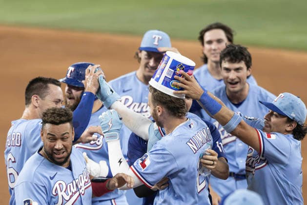 July 12, 2026, Arlington, Texas, USA: Texas Rangers right fielder BRANDON NIMMO (24) and teammates react to his walk-off single during a MLB, Baseball Herren, USA game between the Houston Astros and Texas Rangers at Globe Life Field. Rangers win 6-5. MLB 2026: Rangers 6:5 Astros  - ZUMAf180 20260712_zsp_f180_021 Copyright: xMarkxFannx