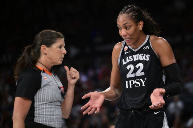 July 12, 2026, Las Vegas, Nevada, USA: AJA WILLIAMS 22 talking to the referee during WNBA, Basketball Damen, USA Regular Season at the Michelob Ultra Arena in Las Vegas. WNBA 2026: Fever 59-48 Over Las Vegas Aces End Of 1st Half  - ZUMAo117 20260712_zsp_o117_031 Copyright: xMikaelxOnax