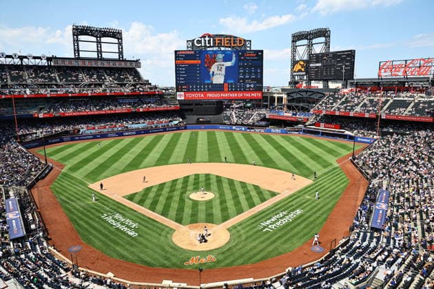 MLB, Baseball Herren, USA Boston Red Sox Vs. New York Mets A crowd attends a baseball game between the Boston Red Sox and the New York Mets at Citi Field in Corona, New York, on July 12, 2026. Corona New York United States  Copyright: xGordonxDonovanx originalFilename:donovan-mlbbosto260712_np5WJ.jpg