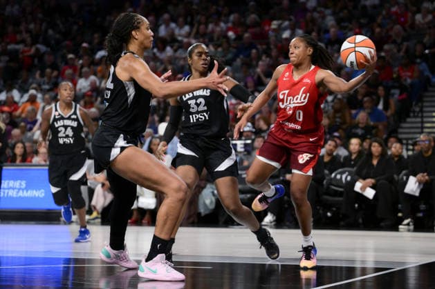 July 12, 2026, Las Vegas, Nevada, USA: KELSEY MITCHELL 0 (R) passing the ball almost from the outbound during WNBA, Basketball Damen, USA Regular Season at the Michelob Ultra Arena in Las Vegas. Las Vegas USA - ZUMAo117 20260712_zsp_o117_053 Copyright: xMikaelxOnax