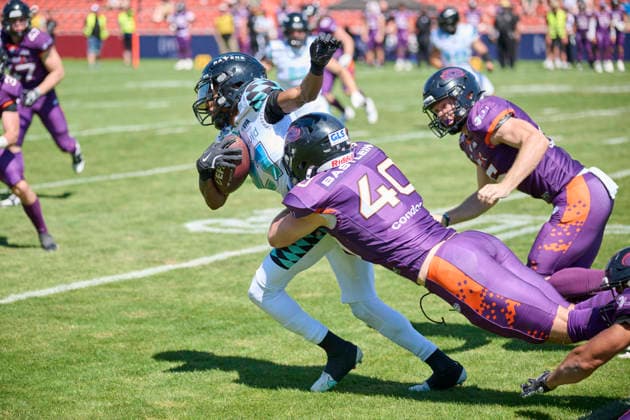 European Football Alliance, EFA, Munich Ravens, Frankfurt Galaxy Unterhaching Sportpark Unterhaching Bayern Deutschland *** European Football Alliance (EFA), Munich Ravens, Frankfurt Galaxy, Unterhaching Sportpark, Unterhaching, Bavaria, Germany Copyright: x30nullvierxPhotographiexÂ·xGerhardxLehnerx