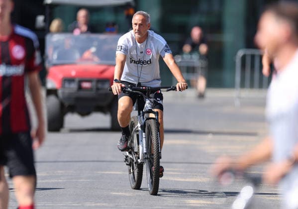 13.07.2026, Fussball Training, Eintracht Frankfurt, v.l., Trainer Adi Hütter (Eintracht Frankfurt) DFL DFB REGULATIONS PROHIBIT ANY USE OF PHOTOGRAPHS AS IMAGE SEQUENCES AND OR QUASI-VIDEO. xdcx *** July 13, 2026, Soccer Practice, Eintracht Frankfurt, from left, Coach Adi Hütter, Eintracht Frankfurt. DFL and DFB regulations prohibit any use of photographs as image sequences and or quasi-video. xdcx Copyright: HMBxMedia Claus