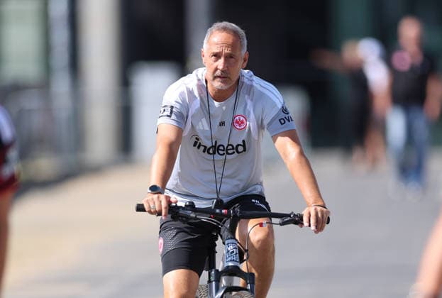 13.07.2026, Fussball Training, Eintracht Frankfurt, v.l., Trainer Adi Hütter (Eintracht Frankfurt) DFL DFB REGULATIONS PROHIBIT ANY USE OF PHOTOGRAPHS AS IMAGE SEQUENCES AND OR QUASI-VIDEO. xdcx *** July 13, 2026, Soccer Practice, Eintracht Frankfurt, from left, Coach Adi Hütter, Eintracht Frankfurt. DFL and DFB regulations prohibit any use of photographs as image sequences and or quasi-video. xdcx Copyright: HMBxMedia Claus